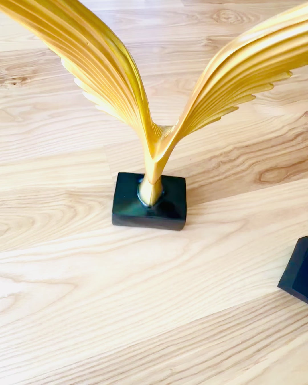 Elegant Englevinge Figur 33 cm høj – "Skræmmende Vogtere", mulighed for personlig gravering som gave, personalisering, 3 farvevarianter