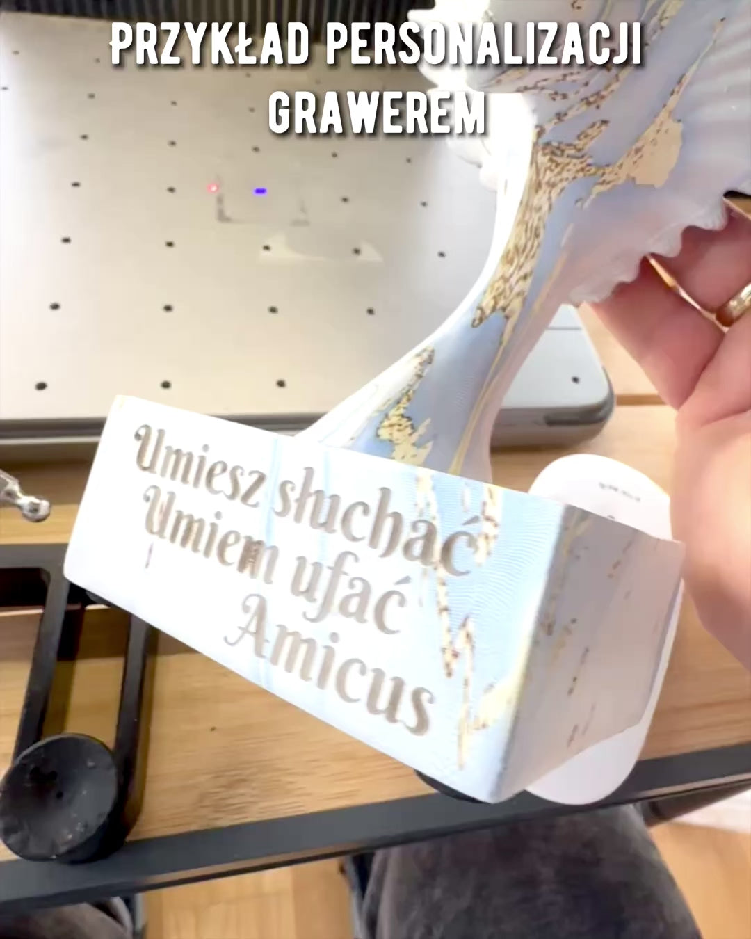 Elegant Englevinge Figur 33 cm høj – "Skræmmende Vogtere", mulighed for personlig gravering som gave, personalisering, 3 farvevarianter