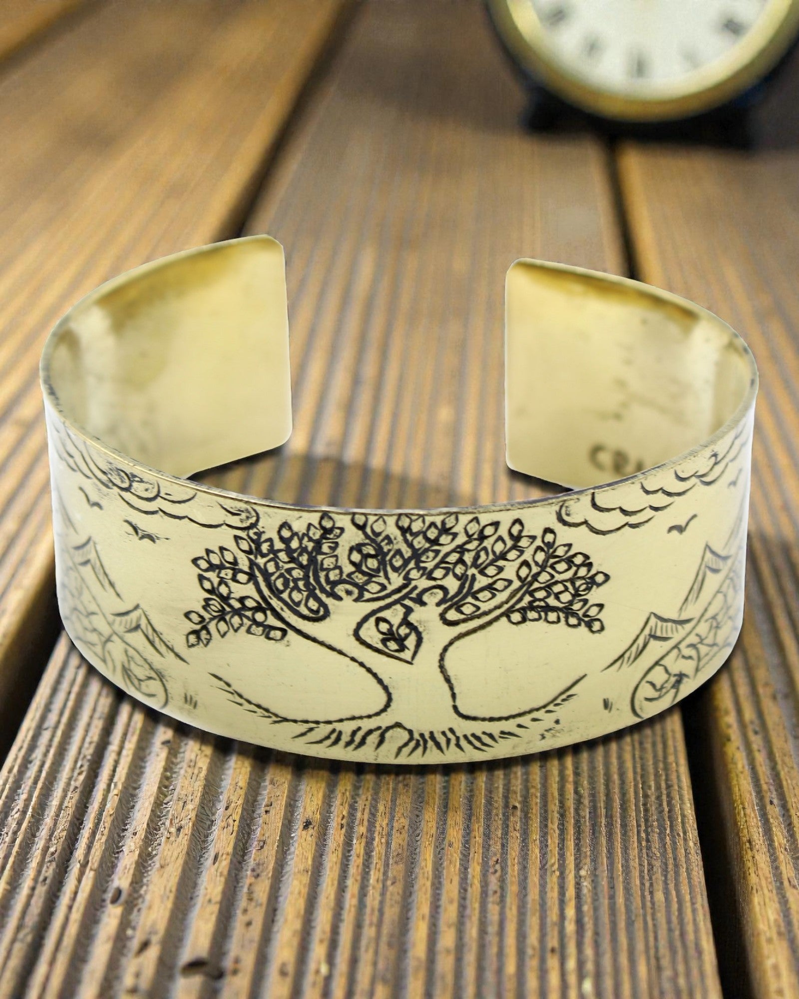 Tibetansk messingarmbånd Livets træ – himalayisk harmoni