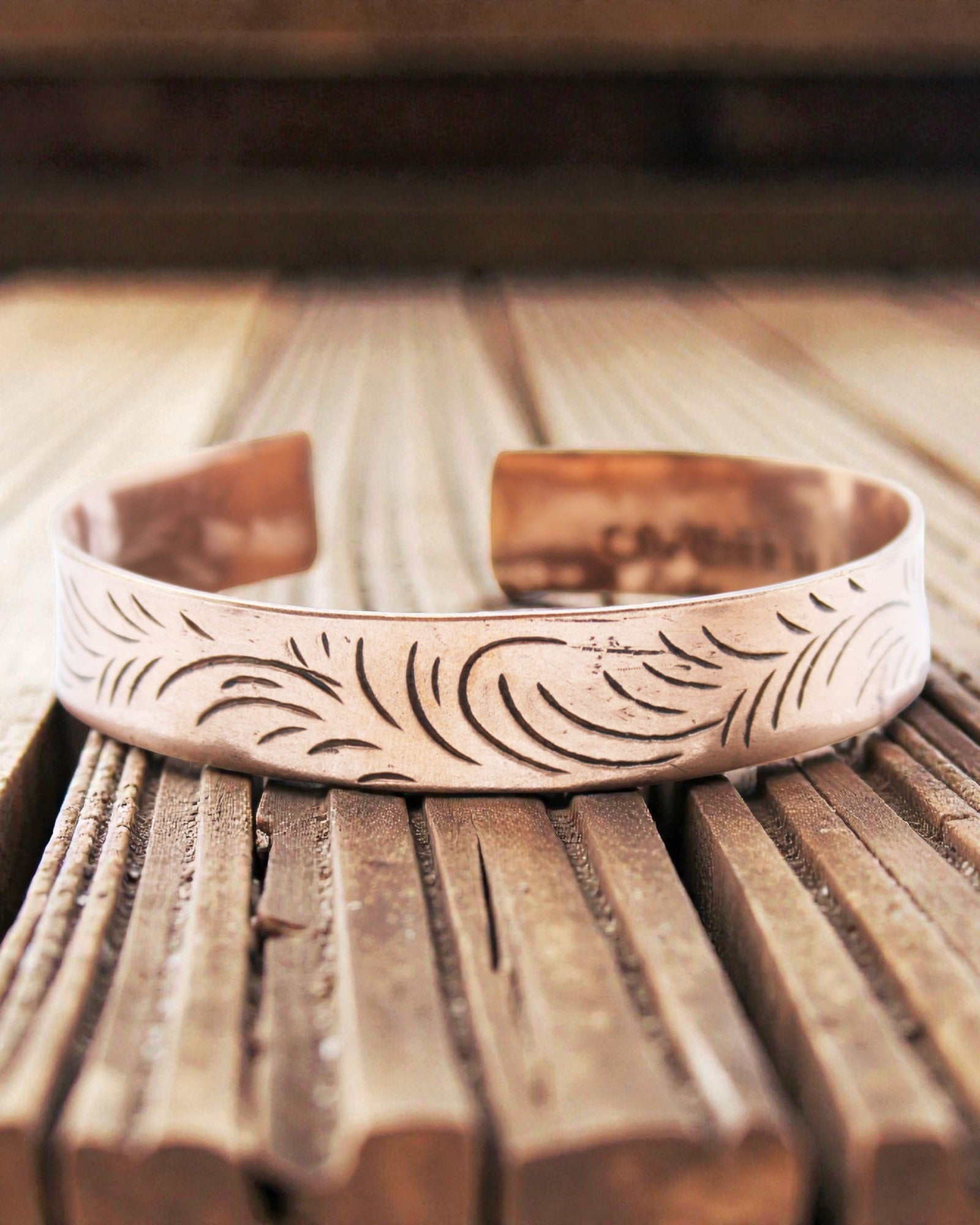 Tibetansk kobberarmbånd Tribal Flow – brede slyngninger