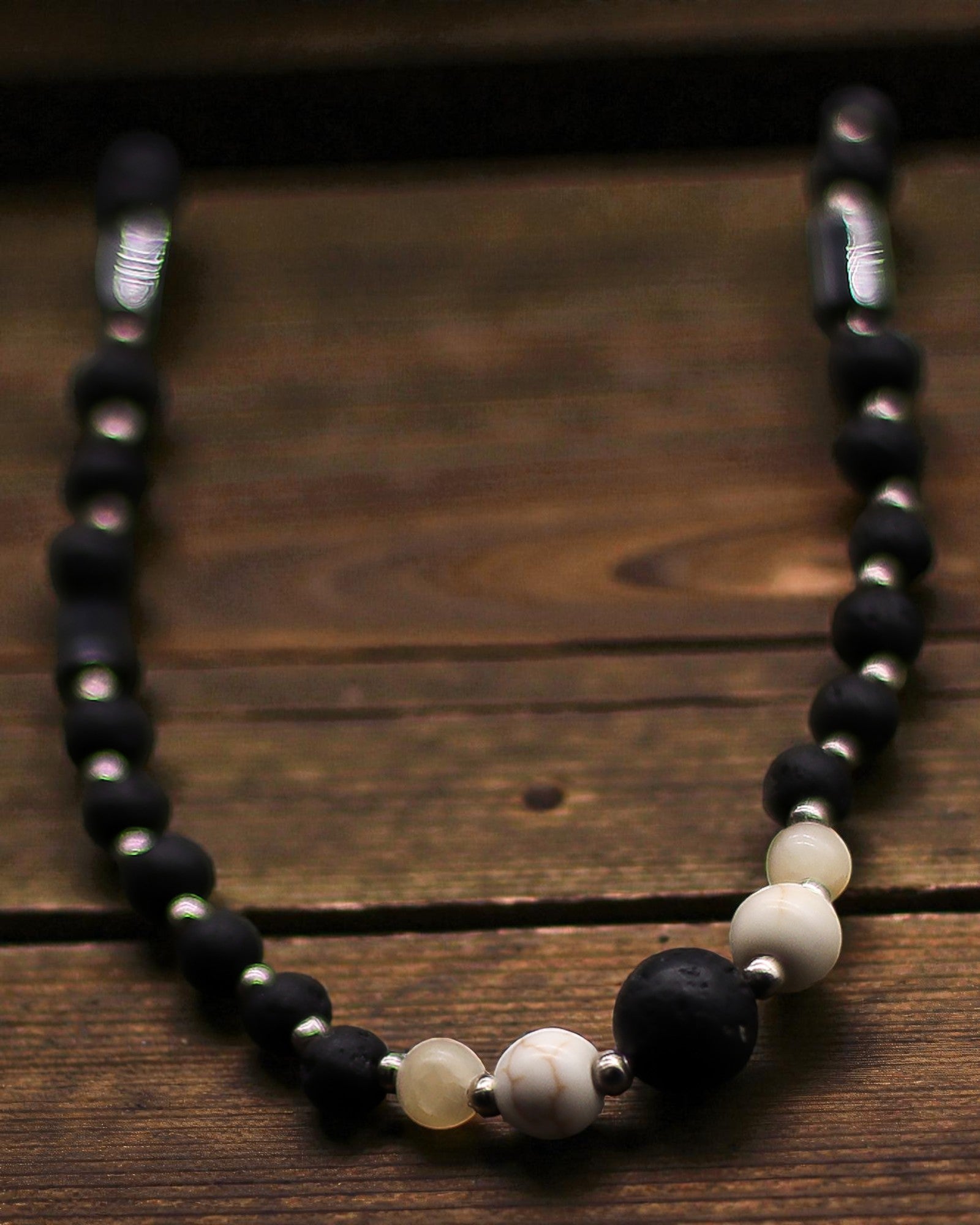 Halskæden Vulkanens Essens – Kulturel Forbindelse