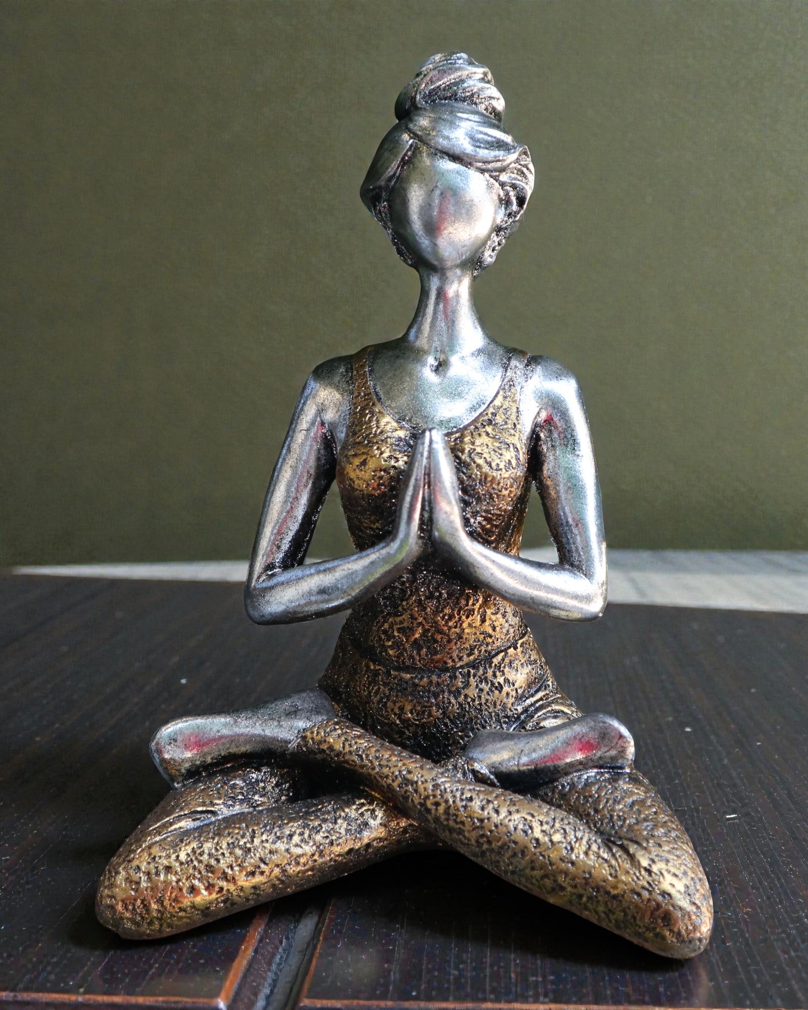 Kvindefigur 24 cm – Yoga sølv-guld balance