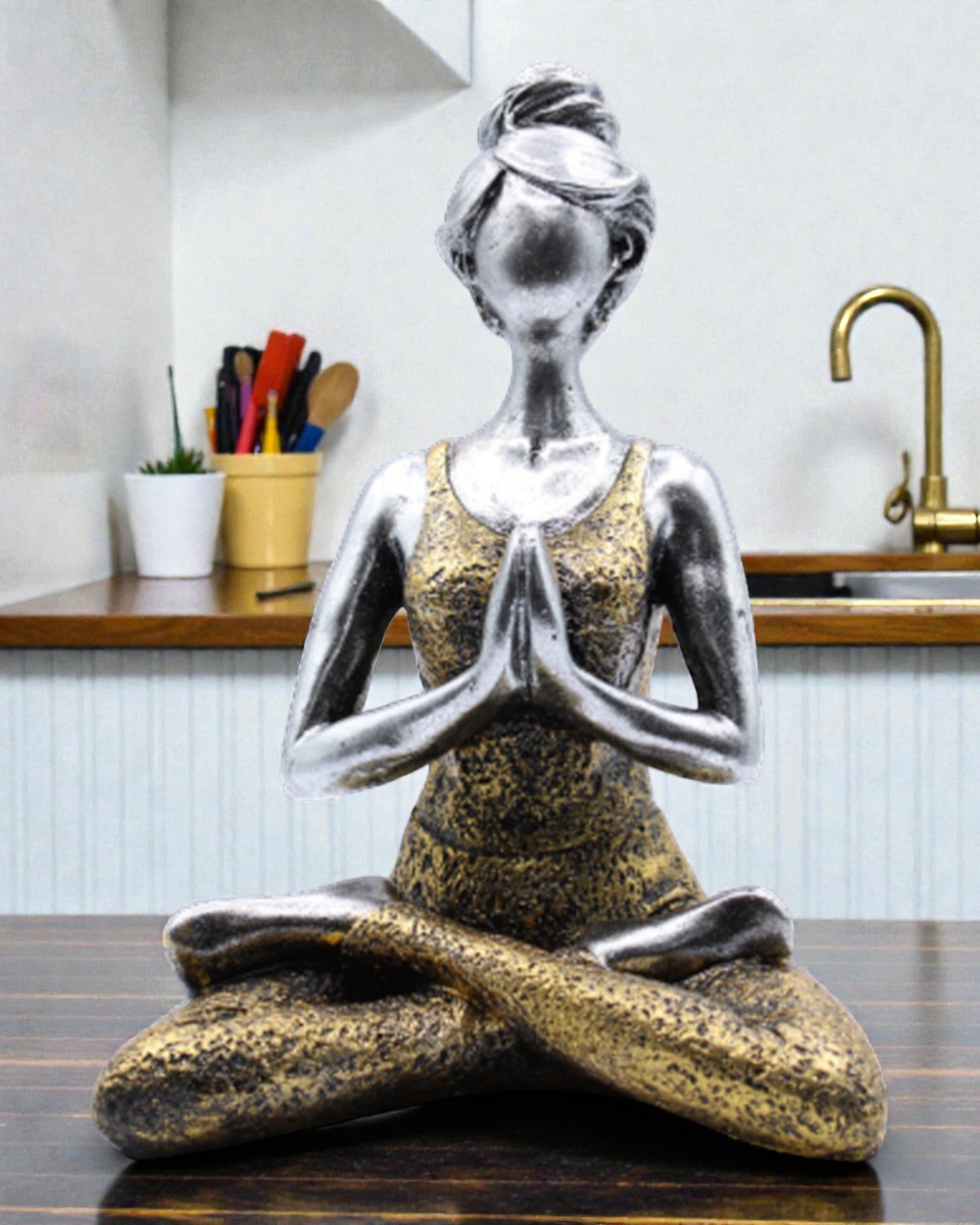 Kvindefigur 24 cm – Yoga sølv-guld balance