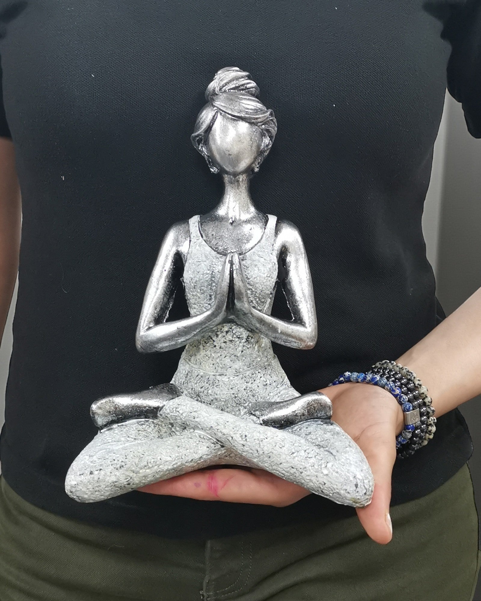 Kvindefigur 24 cm – Yoga Sølv-Hvid Renhed