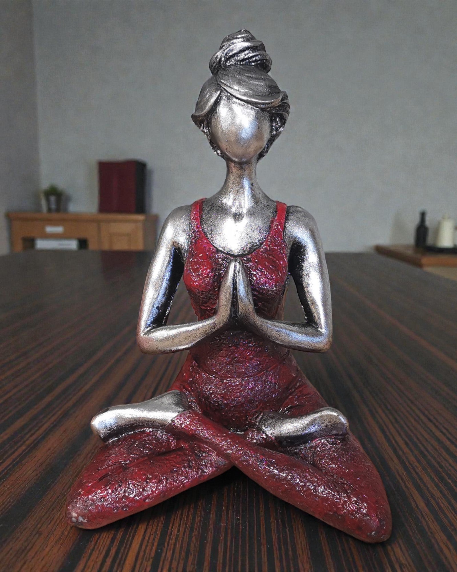 Kvindefigur 24 cm – Yoga sølv-bordeaux harmoni