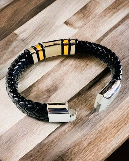 Moderne Hip Hop Armbånd til Mænd med Personlig Gravering og Magnetisk Lukning – Vælg Stil med Sølv- eller Gulddetaljer, 22cm PU Læder