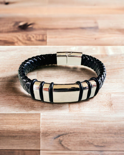 Moderne Hip Hop Armbånd til Mænd med Personlig Gravering og Magnetisk Lukning – Vælg Stil med Sølv- eller Gulddetaljer, 22cm PU Læder