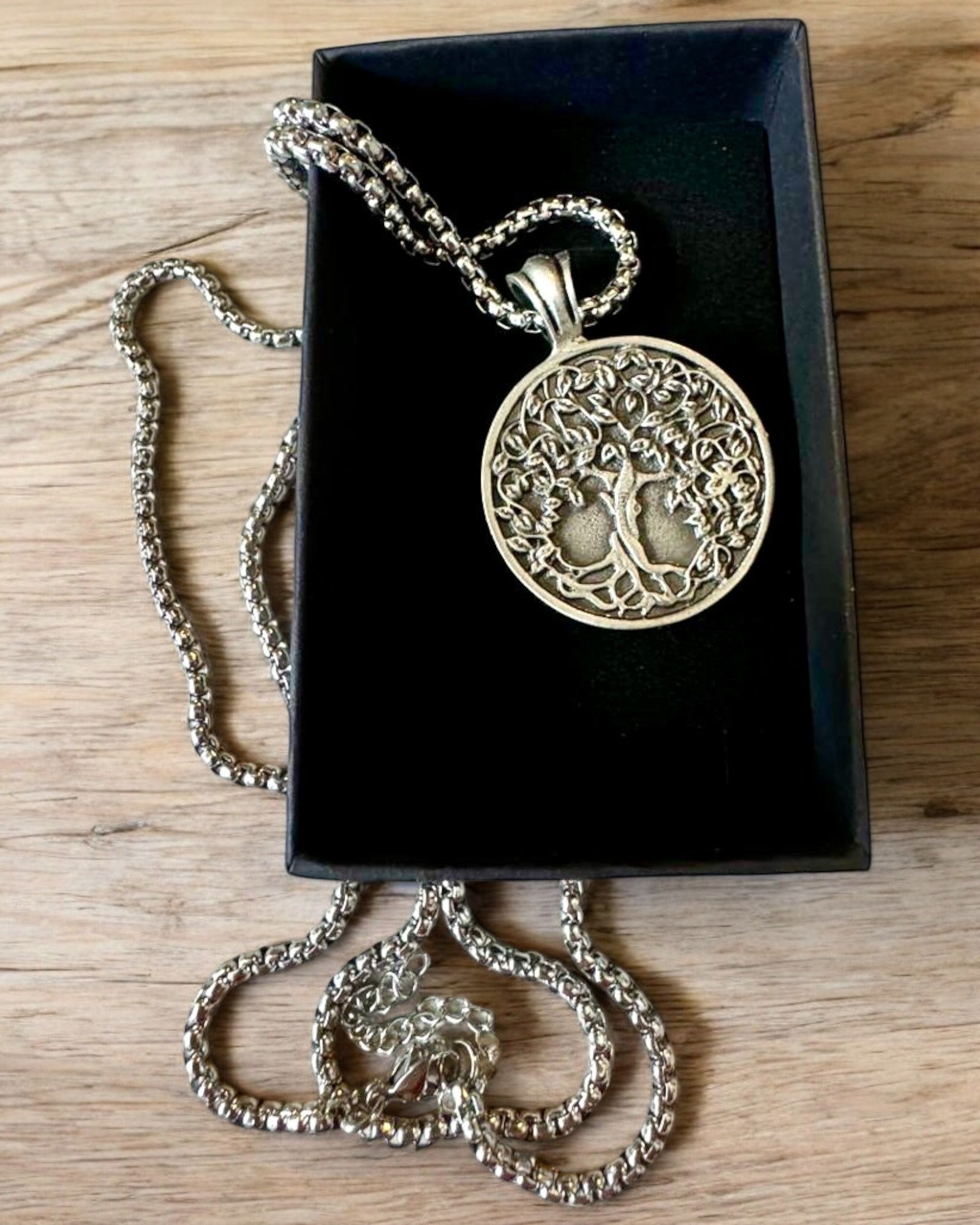 Amulet Livets Træ med Mulighed for Gravering - halskæde "Naturens Vitalitet", personalisering