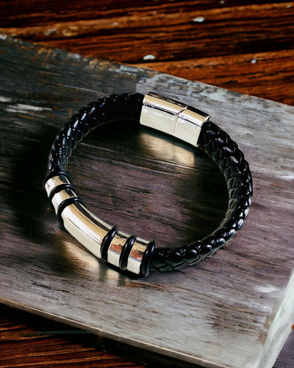 Moderne Hip Hop Armbånd til Mænd med Personlig Gravering og Magnetisk Lukning – Vælg Stil med Sølv- eller Gulddetaljer, 22cm PU Læder