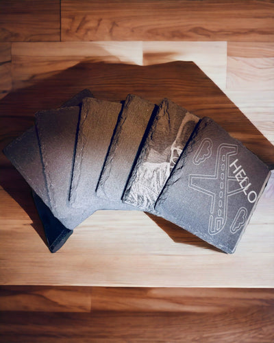 Underlag til kaffe, te af naturlig sten med personlig gravering – Firkant, cirkel, sekskant, 10 cm