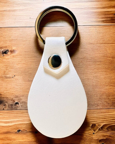 PU Lædernøglering med Mulighed for Personlig Gravering - Tilgængelig i 5 Farver