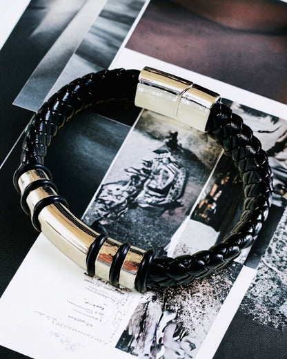 Moderne Hip Hop Armbånd til Mænd med Personlig Gravering og Magnetisk Lukning – Vælg Stil med Sølv- eller Gulddetaljer, 22cm PU Læder