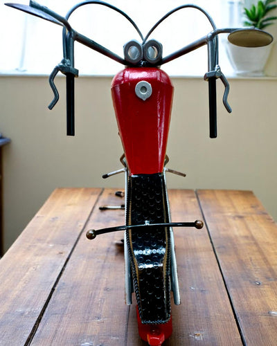 Metalvinreol 40 cm lang, formet som en motorcykel med mulighed for gravering som gave