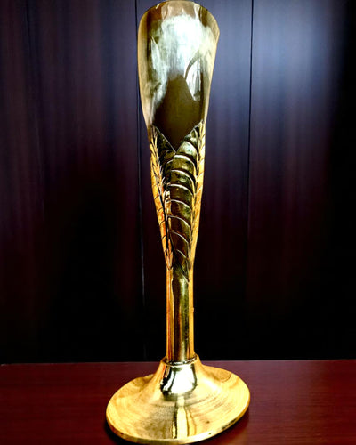 Glas „Håndværkets Ånd” af bøffelhorn og messing – håndlavet i Indien, 22 cm, mulighed for personliggørelse med gravering som gave