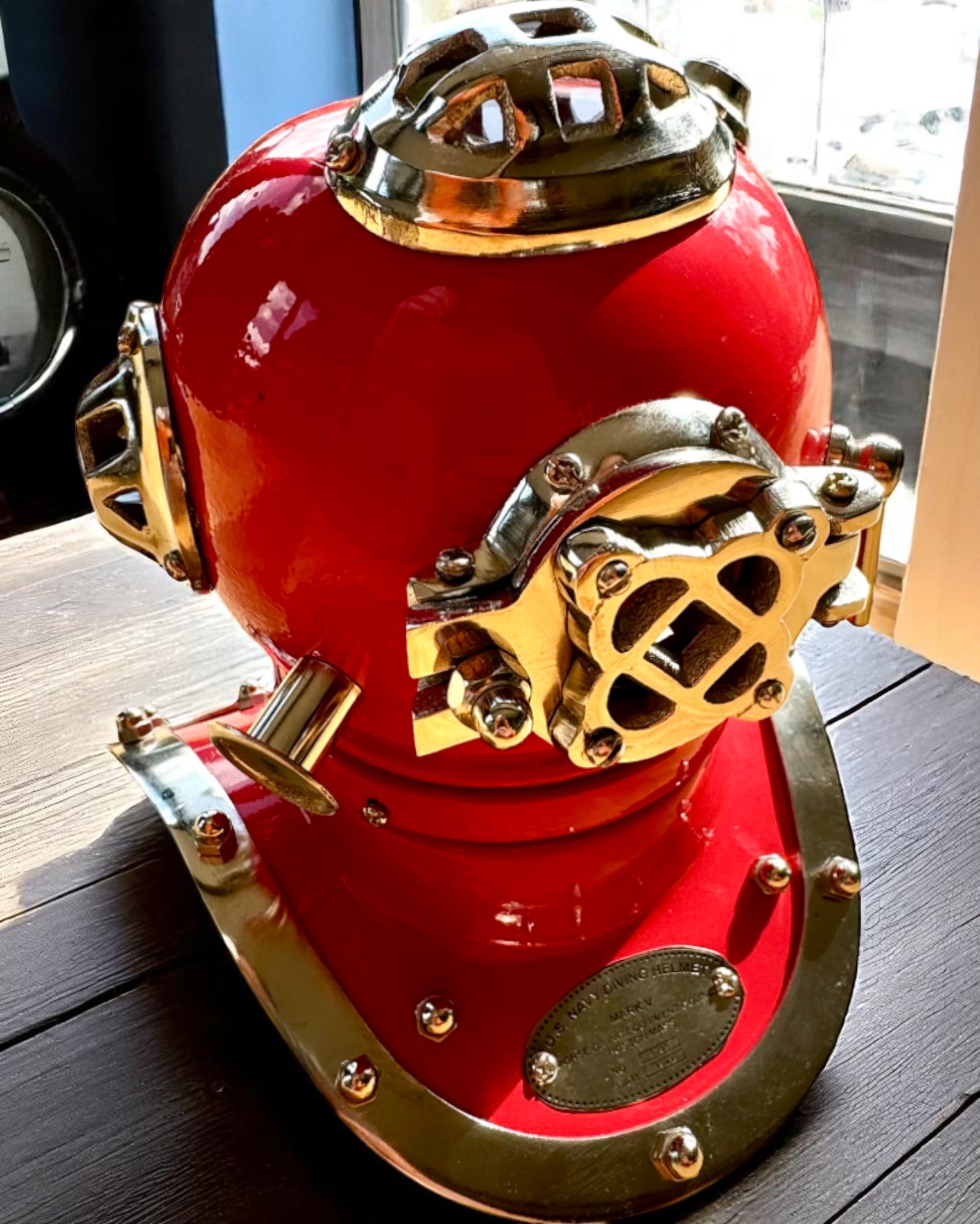 Dybdeopdagerens Hjelm - Samlerudgave med Mulighed for Gravering, 35 cm, gave til brandmand eller dykker