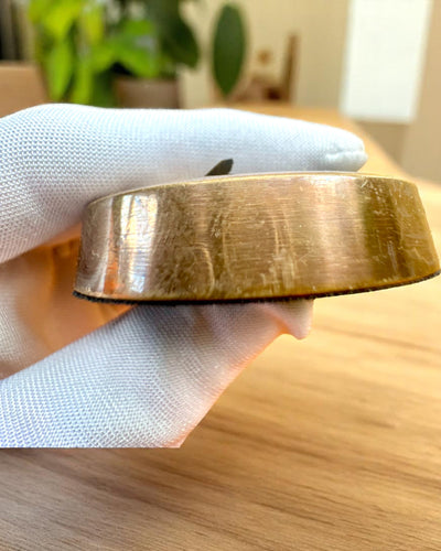 Mini Kaptajnskalender "Navigator" – messingdekoration med sejladsens sjæl, mulighed for gravering som gave, 5 cm i diameter