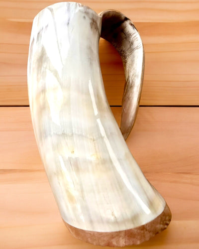 Krus 'Majstersztyk' med udskæringer og mulighed for personlig gravering - 5 farvevarianter