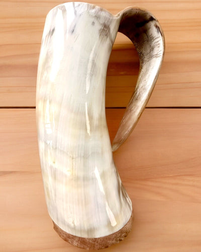 Krus 'Majstersztyk' med udskæringer og mulighed for personlig gravering - 5 farvevarianter