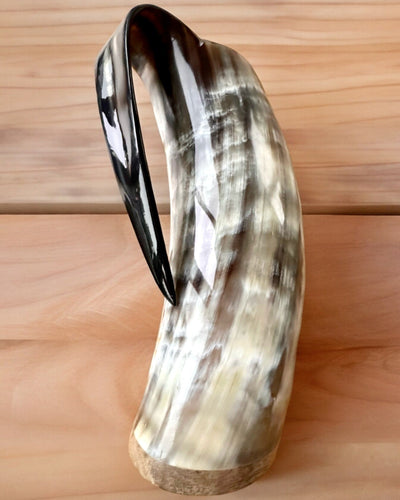 Krus 'Majstersztyk' med udskæringer og mulighed for personlig gravering - 5 farvevarianter