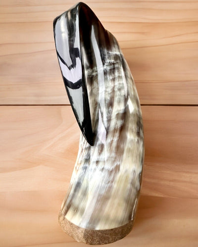 Krus 'Majstersztyk' med udskæringer og mulighed for personlig gravering - 5 farvevarianter