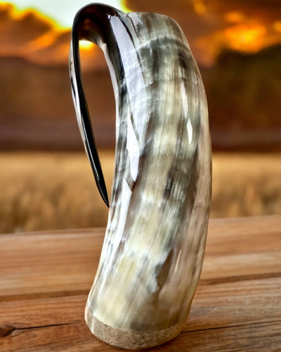 Krus 'Majstersztyk' med udskæringer og mulighed for personlig gravering - 5 farvevarianter