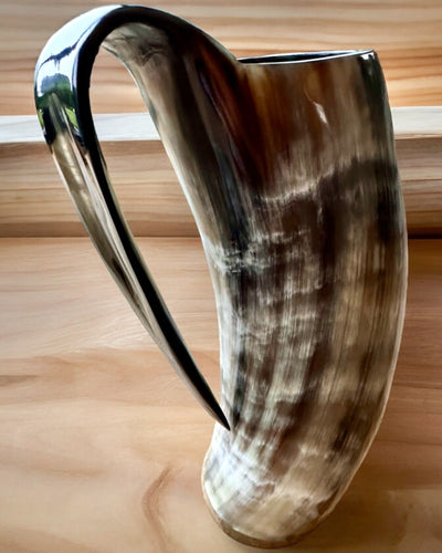 Krus 'Majstersztyk' med udskæringer og mulighed for personlig gravering - 5 farvevarianter