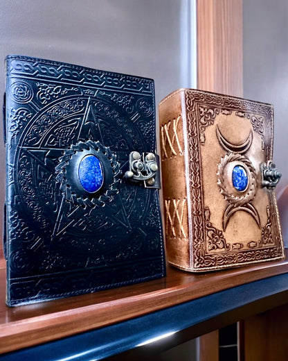 Premium Dagbog, Antik mønster, Lædernotebook "Magisk Krønike" 200 sider, 2 varianter at vælge imellem, personalisering med gravering