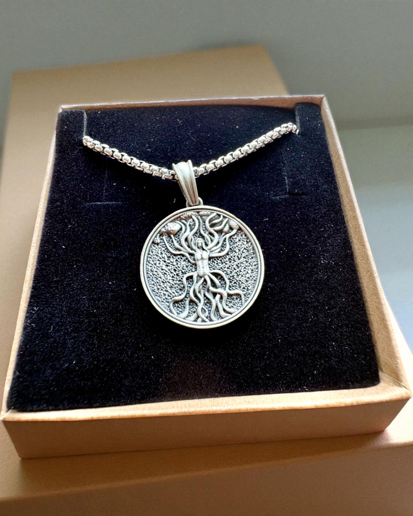 Amulet Livets Træ med Mulighed for Gravering - halskæde "Naturens Vitalitet", personalisering