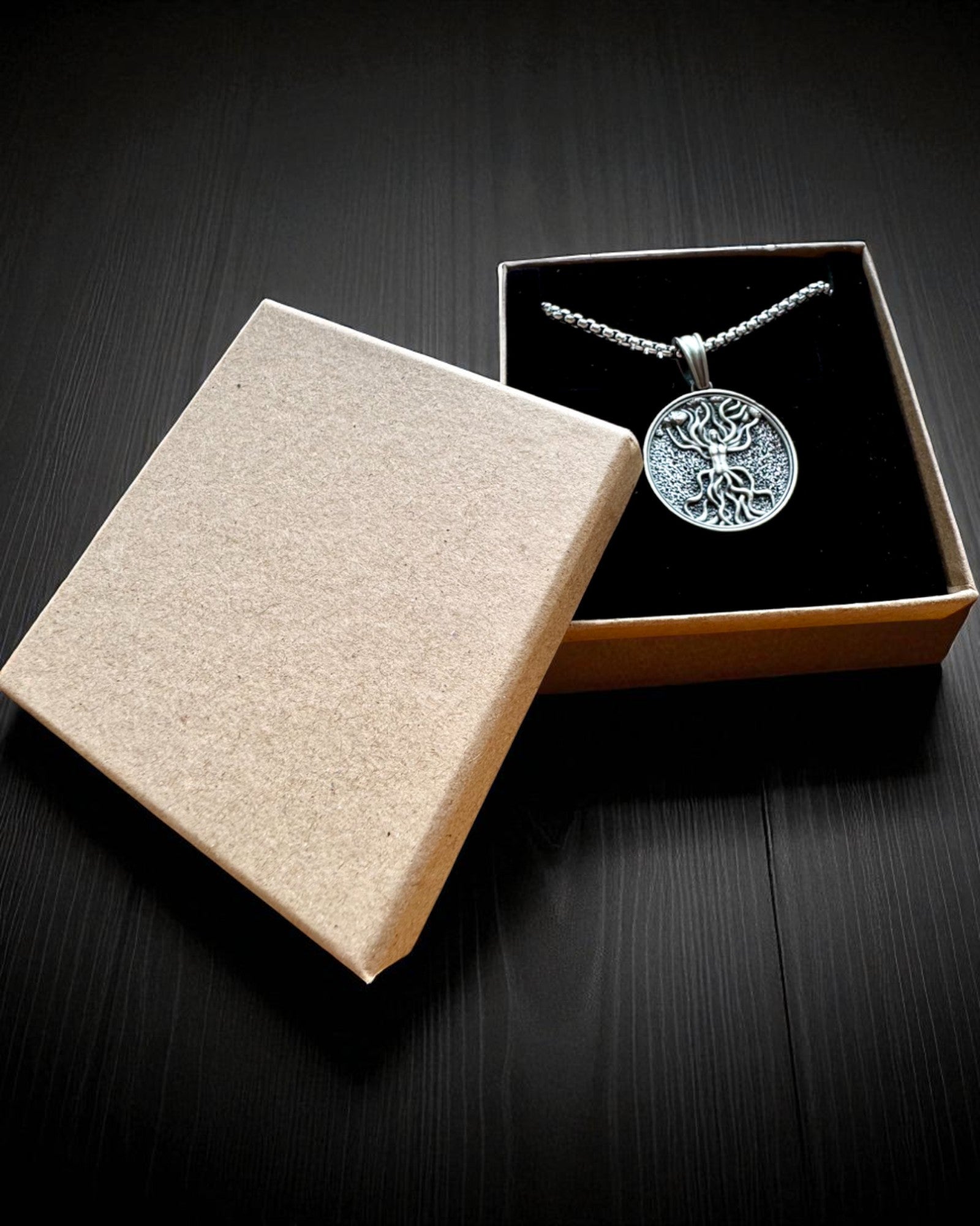 Amulet Livets Træ med Mulighed for Gravering - halskæde "Naturens Vitalitet", personalisering