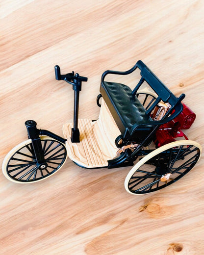Retro Trehjulet Benz Patent-Motorwagen - Samlermodel, personalisering med gravering som gave