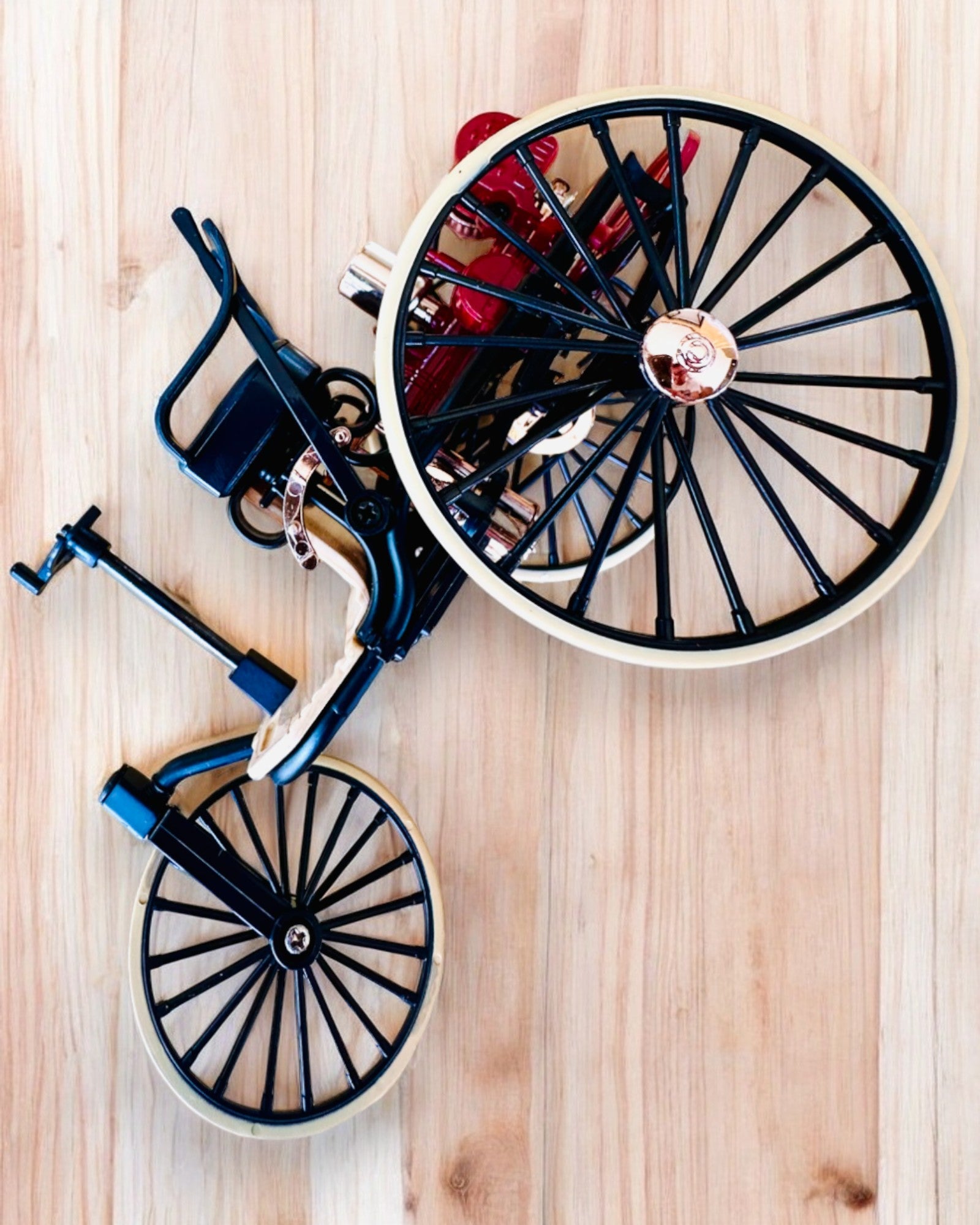 Retro Trehjulet Benz Patent-Motorwagen - Samlermodel, personalisering med gravering som gave