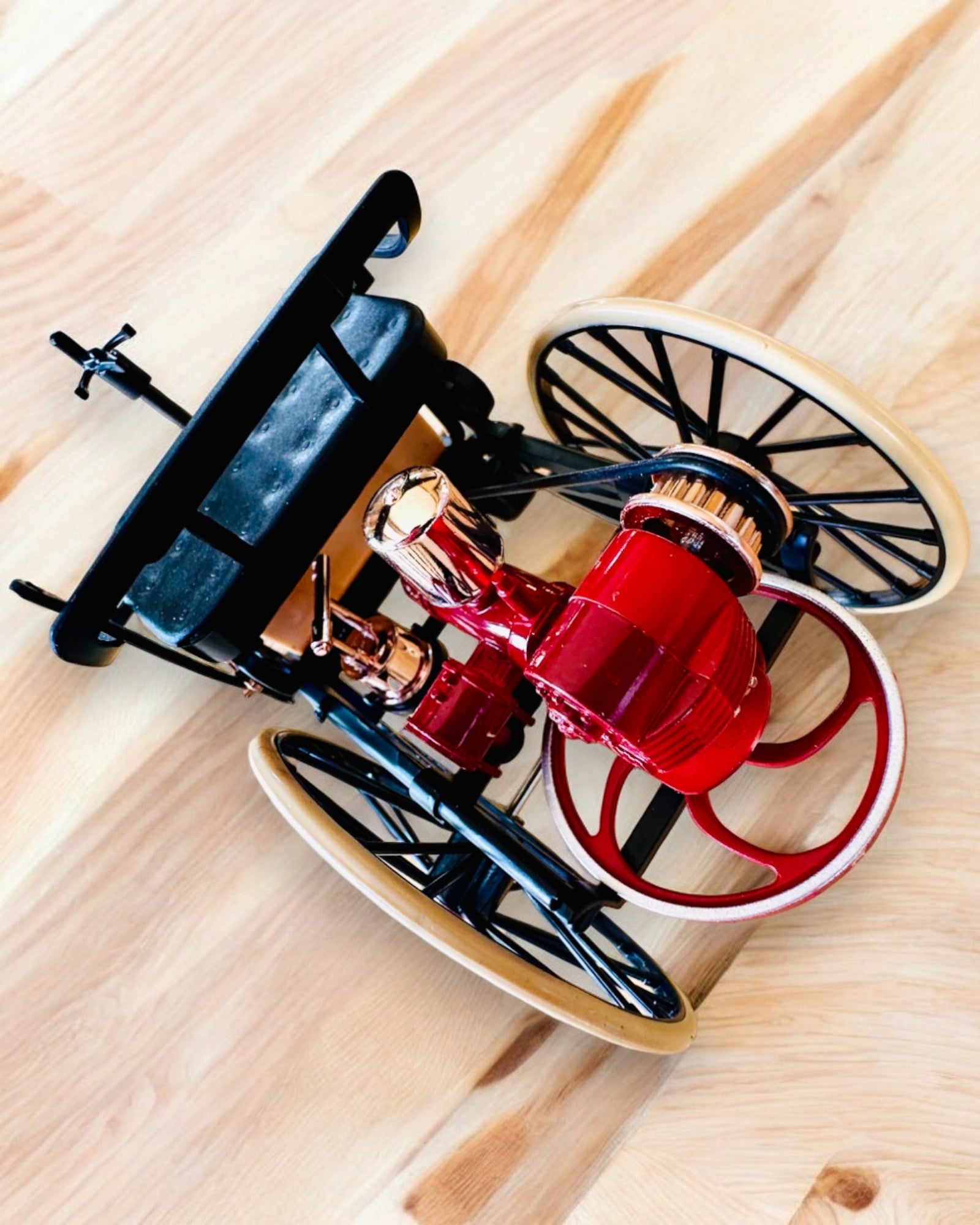 Retro Trehjulet Benz Patent-Motorwagen - Samlermodel, personalisering med gravering som gave