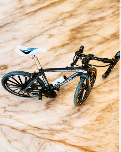 Miniature Metal Model Rød Cykel "SpeedMaster" personliggørelse med gravering som gave, 2 farvevarianter