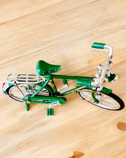 Model af cyklen "Retro Classic" - Miniature med Gravering, ideel som gave