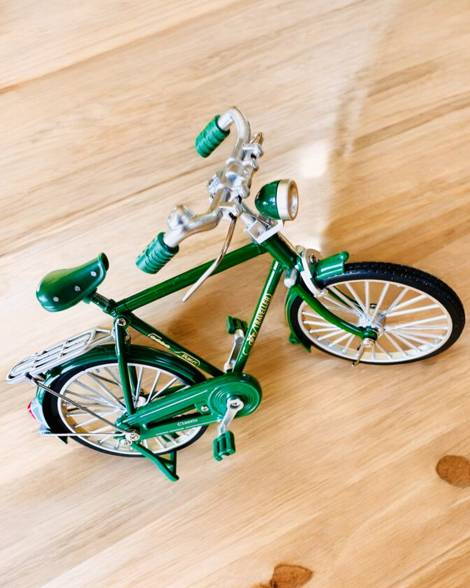 Model af cyklen "Retro Classic" - Miniature med Gravering, ideel som gave
