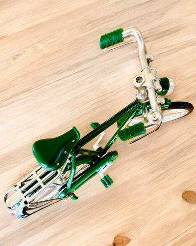 Model af cyklen "Retro Classic" - Miniature med Gravering, ideel som gave