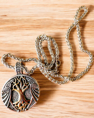 Halskæde "Livets Træ" i rustfrit stål med personalisering, med symbolet Aegishjalmur, (Frygtens Hjelm)