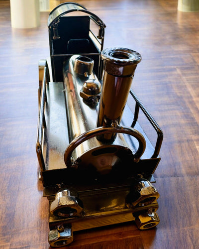 Lokomotywa af jern "Retro Express" – dekoration, model, håndlavet med mulighed for gravering som gave