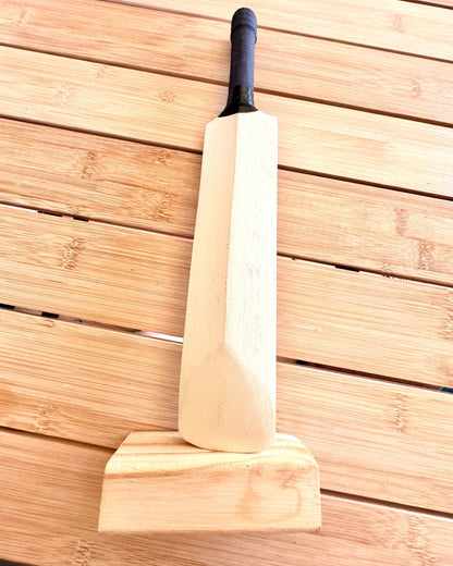 Træ Cricketbat med Stand - dekoration, Ideel som Gave med Mulighed for Gravering