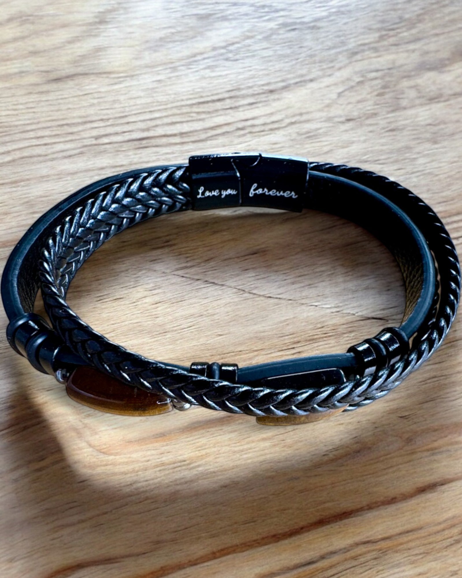 Herrearmbånd Magnetic Love – læder med mulighed for personliggørelse med gravering som gave