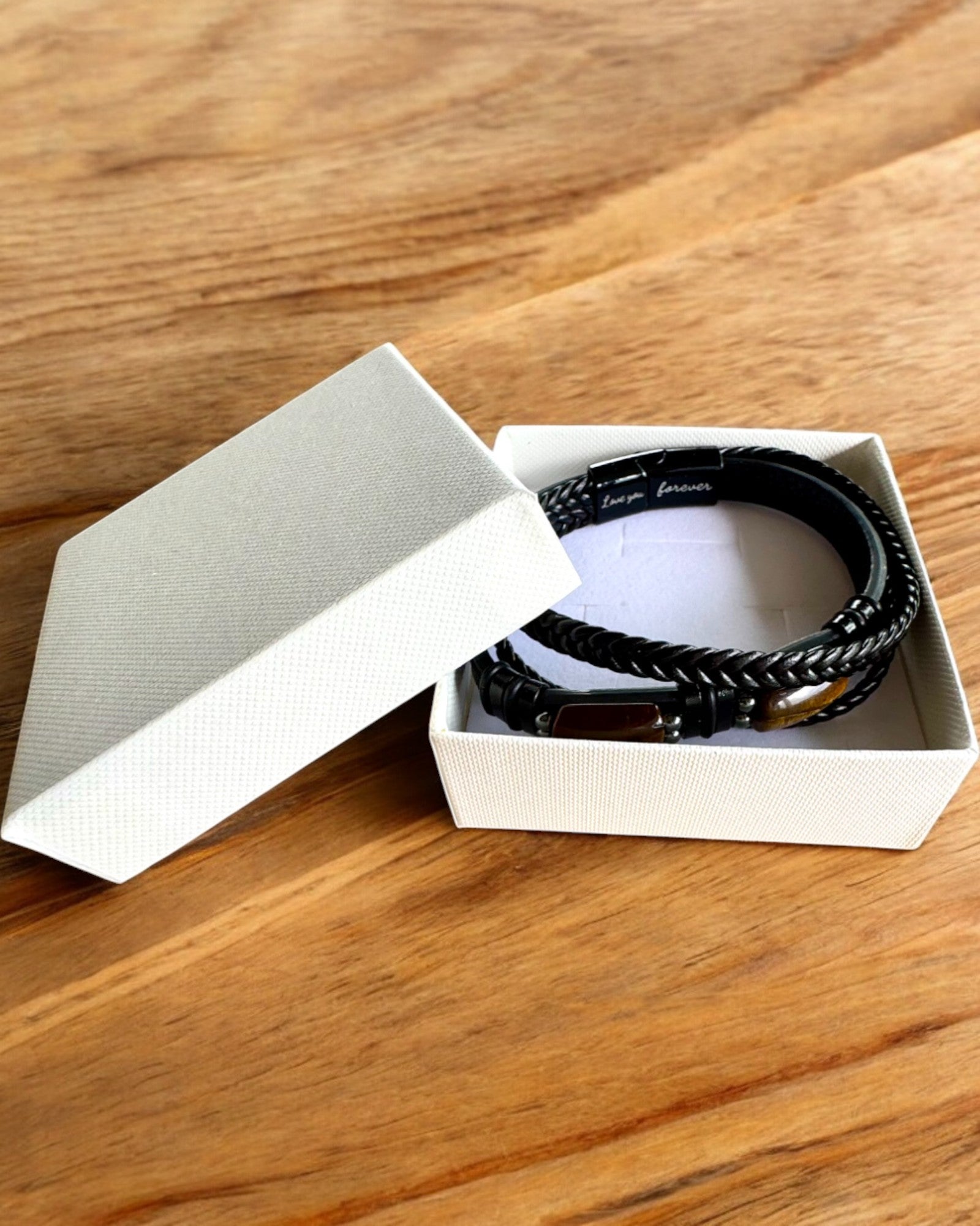 Herrearmbånd Magnetic Love – læder med mulighed for personliggørelse med gravering som gave