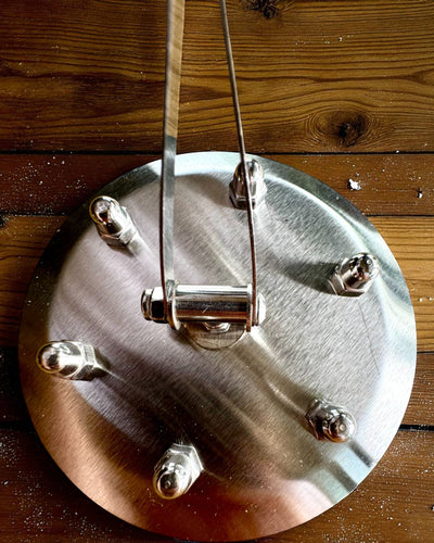 Metalmodel af helikopteren "SkyRider" – Justerbart skrivebordsstativ med personlig gravering som gave