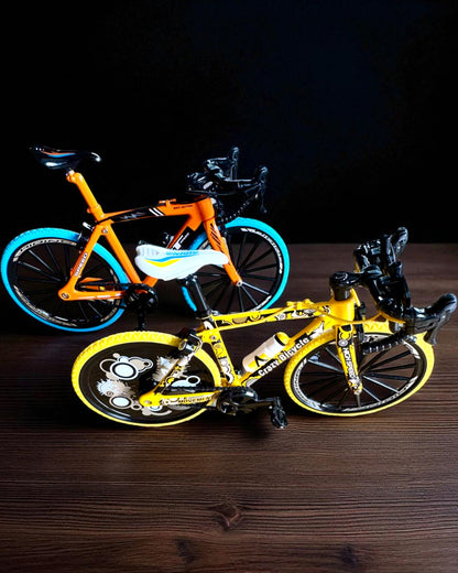 Miniature Metal Modelcykel Samlerobjekt "Speed Rider 1.2" – personalisering med gravering som gave, 2 farvevarianter