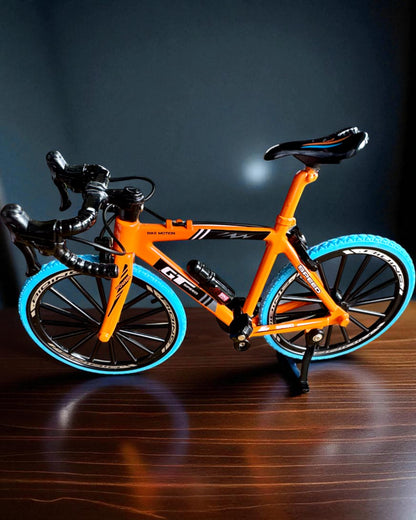 Miniature Metal Modelcykel Samlerobjekt "Speed Rider 1.2" – personalisering med gravering som gave, 2 farvevarianter