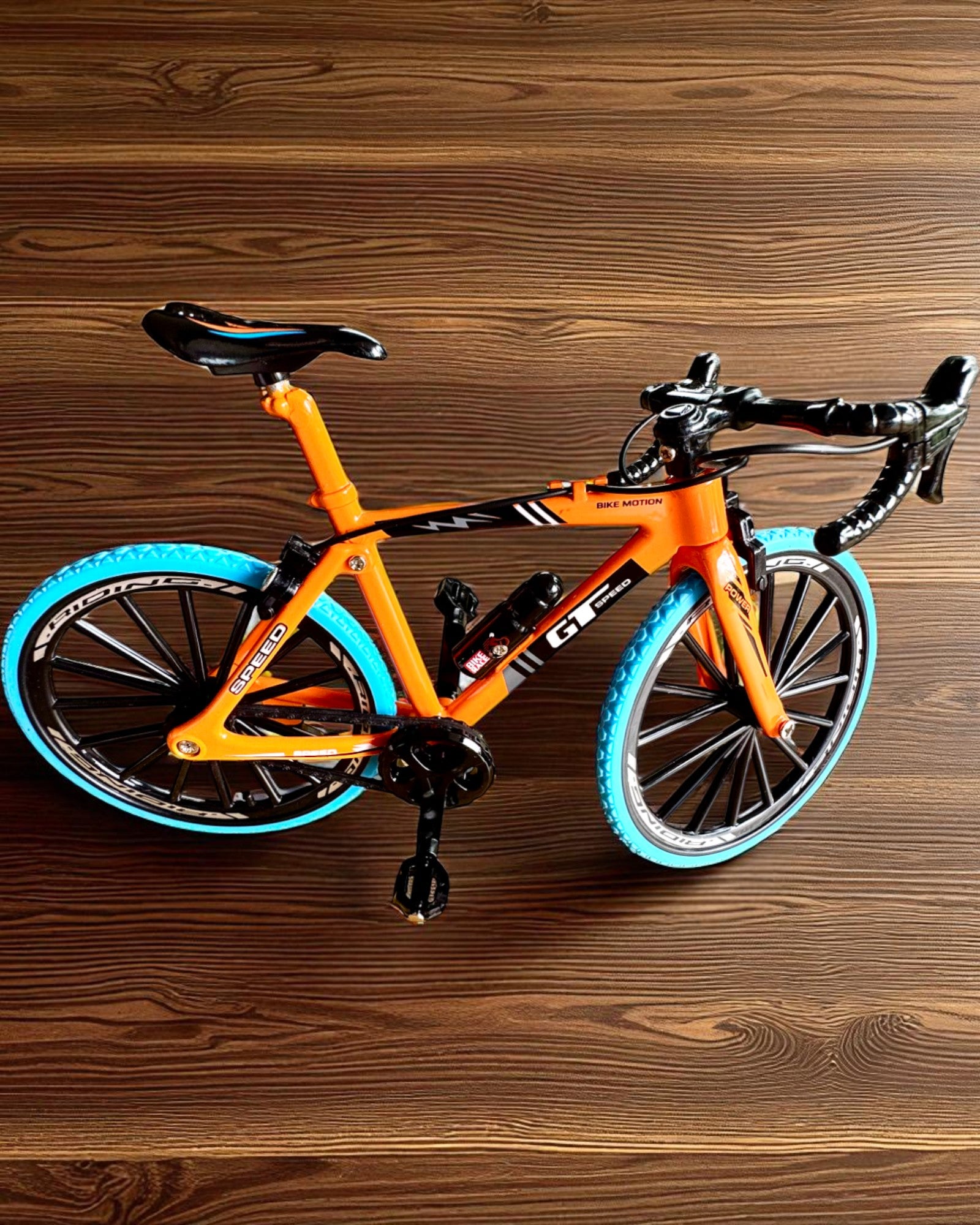 Miniature Metal Modelcykel Samlerobjekt "Speed Rider 1.2" – personalisering med gravering som gave, 2 farvevarianter