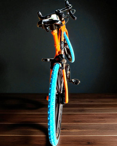 Miniature Metal Modelcykel Samlerobjekt "Speed Rider 1.2" – personalisering med gravering som gave, 2 farvevarianter