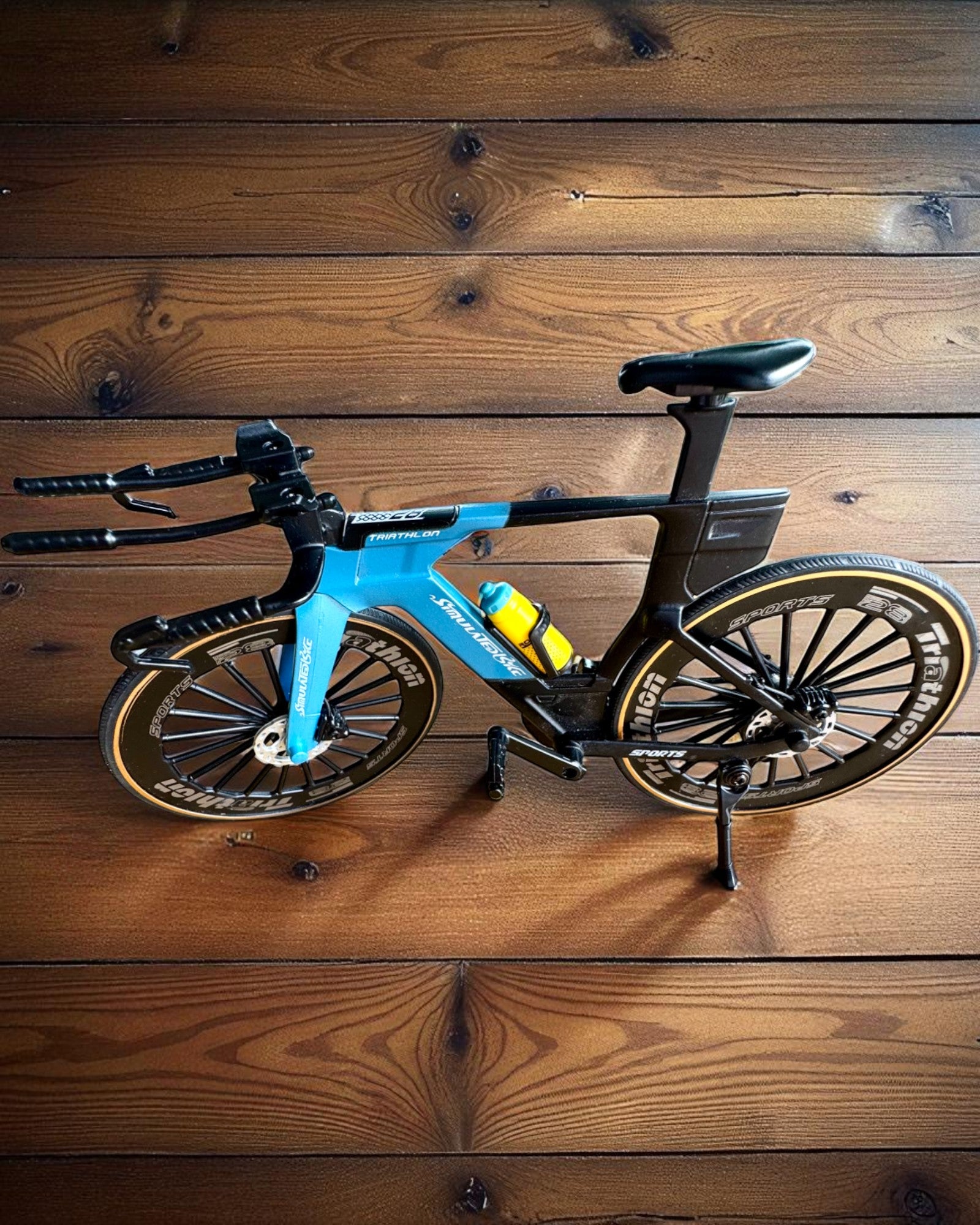 Miniaturemodel af triathloncykel "SpeedStorm 1.2" personalisering med gravering som gave