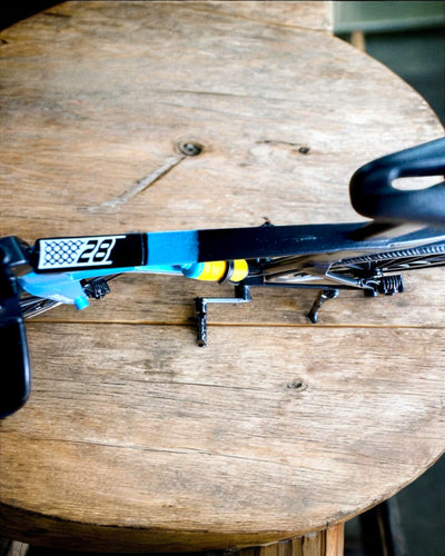 Miniaturemodel af triathloncykel "SpeedStorm 1.2" personalisering med gravering som gave