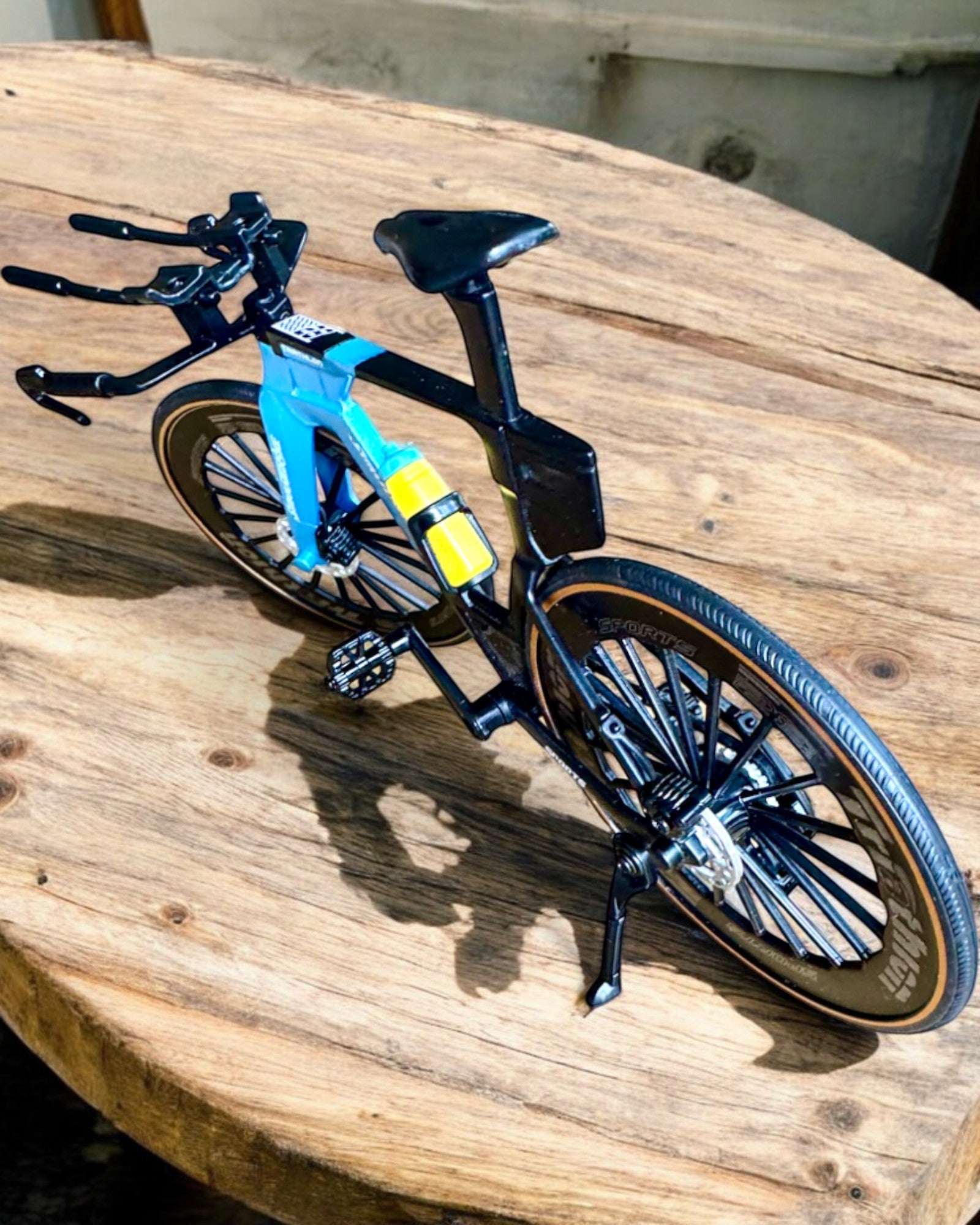Miniaturemodel af triathloncykel "SpeedStorm 1.2" personalisering med gravering som gave