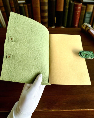 Lædernotatbog Vintage "Floralis" – håndpræget, 400 sider, mulighed for gravering, 2 varianter